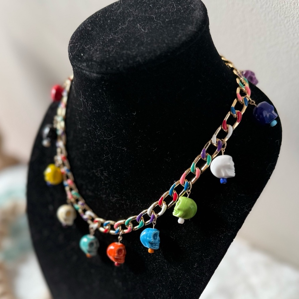 NWOT Colorful Day of the Dead/Fall/Halloween Skull Charm Necklace